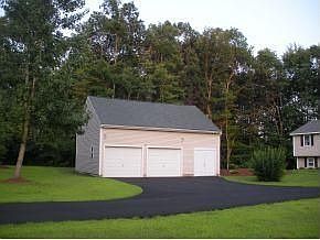 3rd image of 25 Royal Ln