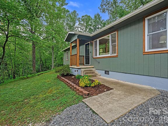 3rd image of 3048 Pine Cove Rd