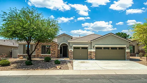 18445 W Saguaro Ln Photo 1