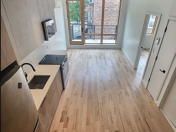 4th image of 79 Truxton St #4R