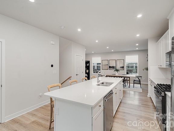 3rd image of 448 Lahinch Dr