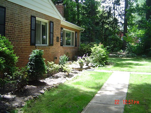 3rd image of 2933 Rosemary Ln