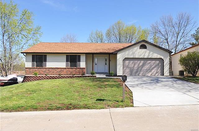 2nd image of 3 W Garden Walk Dr