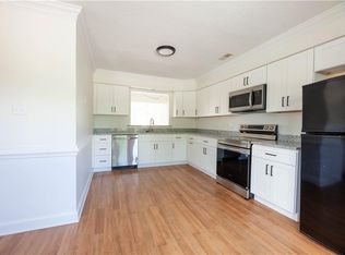 686 Lord Dunmore Dr, Virginia Beach, VA 23464