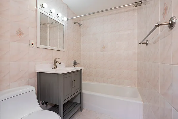 Rented by R New York | media 6