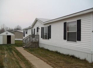 8294 Canyon Trl, Fenton, MI 48430