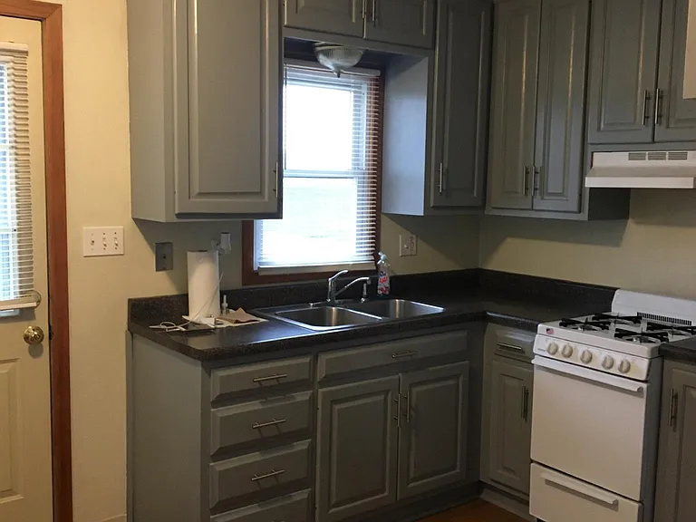 203 Bernard St — Photo 4