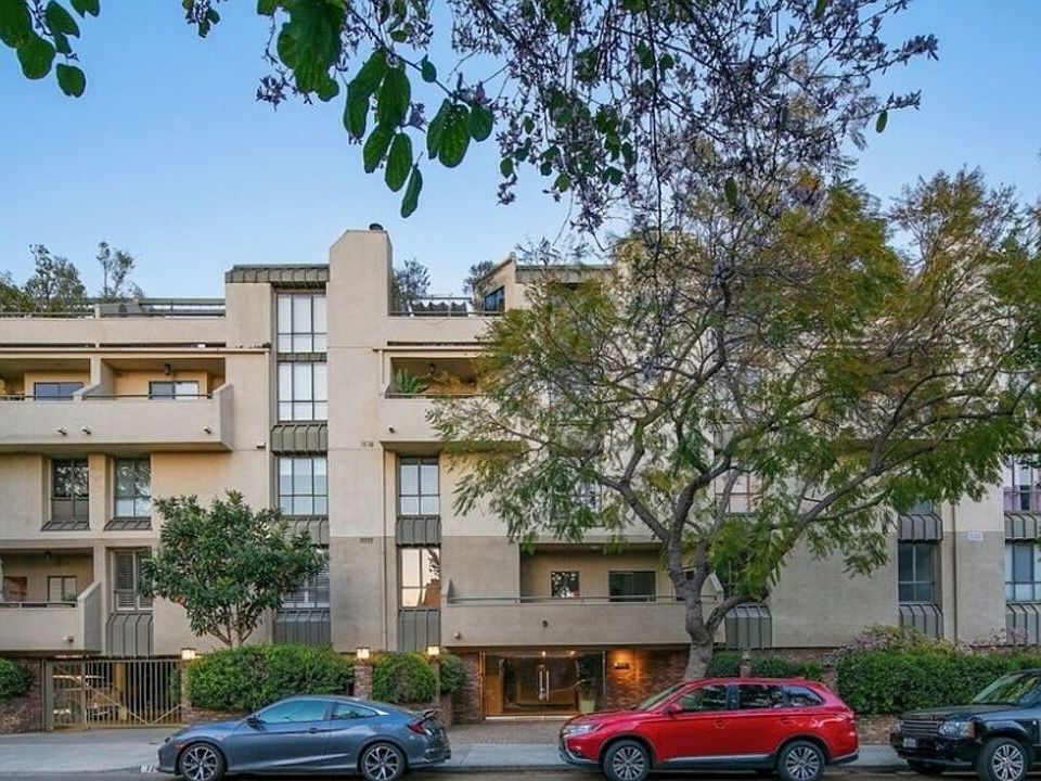 1st image of 720 N Huntley Dr #104