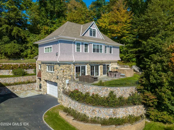 320 Valley Rd, Cos Cob, CT 06807