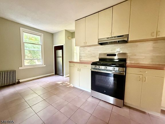 5th image of 113 3rd St