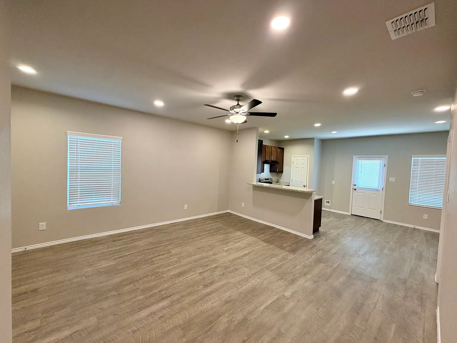 3 bed, 1300 sqft, $1,675 — Photo 4