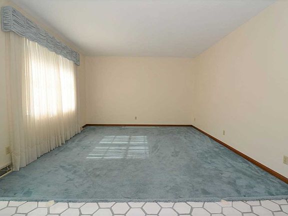 4th image of 10877 Williamsburg Ct