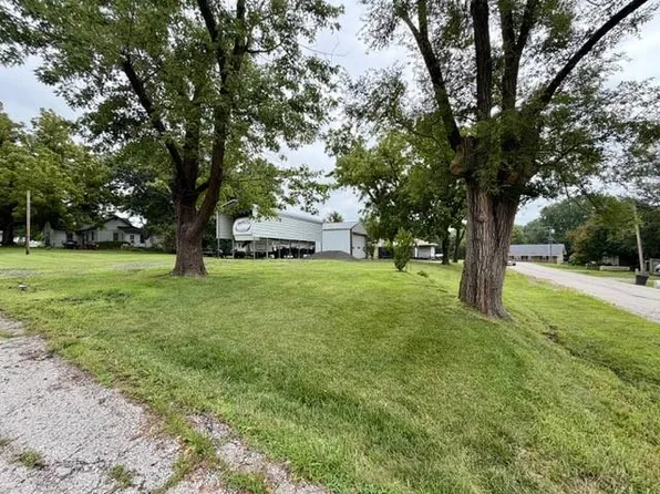 401 N Kenyon St, Albany, MO 64402