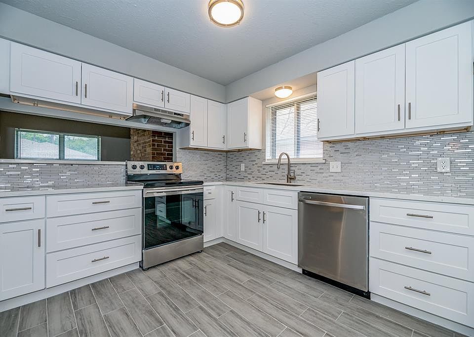 1st image of 10111 Barmont Dr