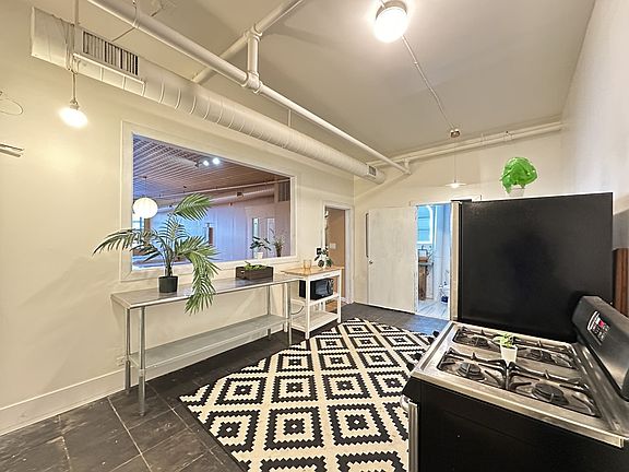 5th image of 2412 W North Ave #5