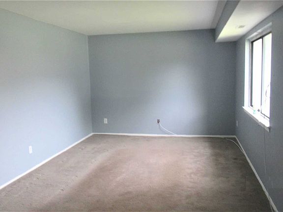 4th image of 135 Pointe Cir #135