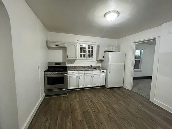 4th image of 214 Otis St