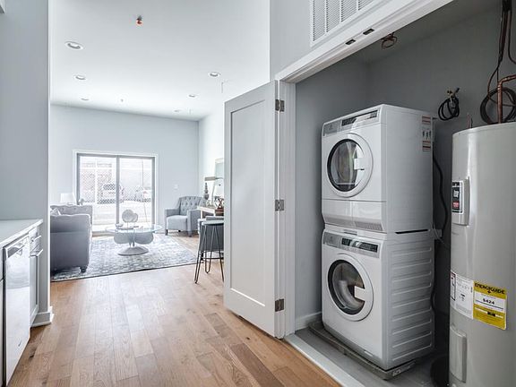 4th image of 222 Vine St #2BDR