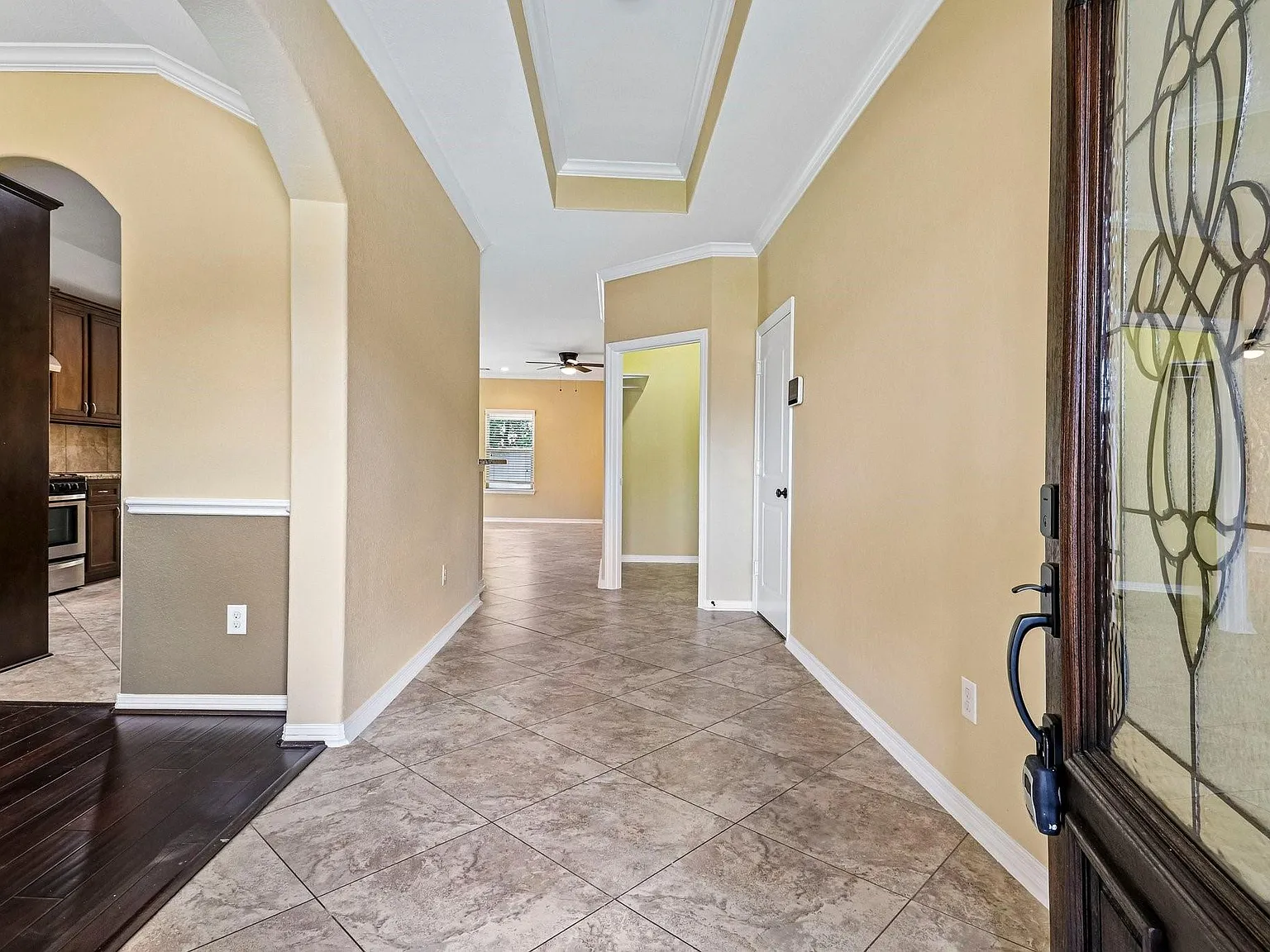 3 bed, 2.0 bath, 1831 sqft, $2,029 — Photo 3