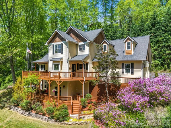 128 Churchill Downs Dr, Fairview, NC 28730