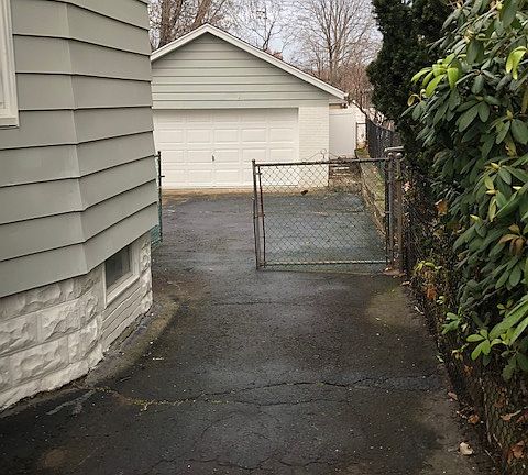 3rd image of 21 Cedar St