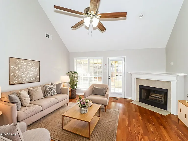 15 Oakland Woods Cv — Photo 5