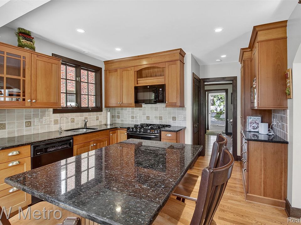 1823 W Houstonia Ave, photo 3