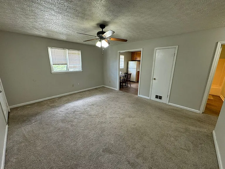 170 Parkridge Dr — Photo 3