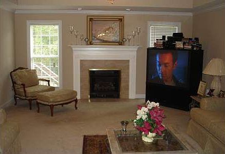 2nd image of 141 Cambridge Dr S