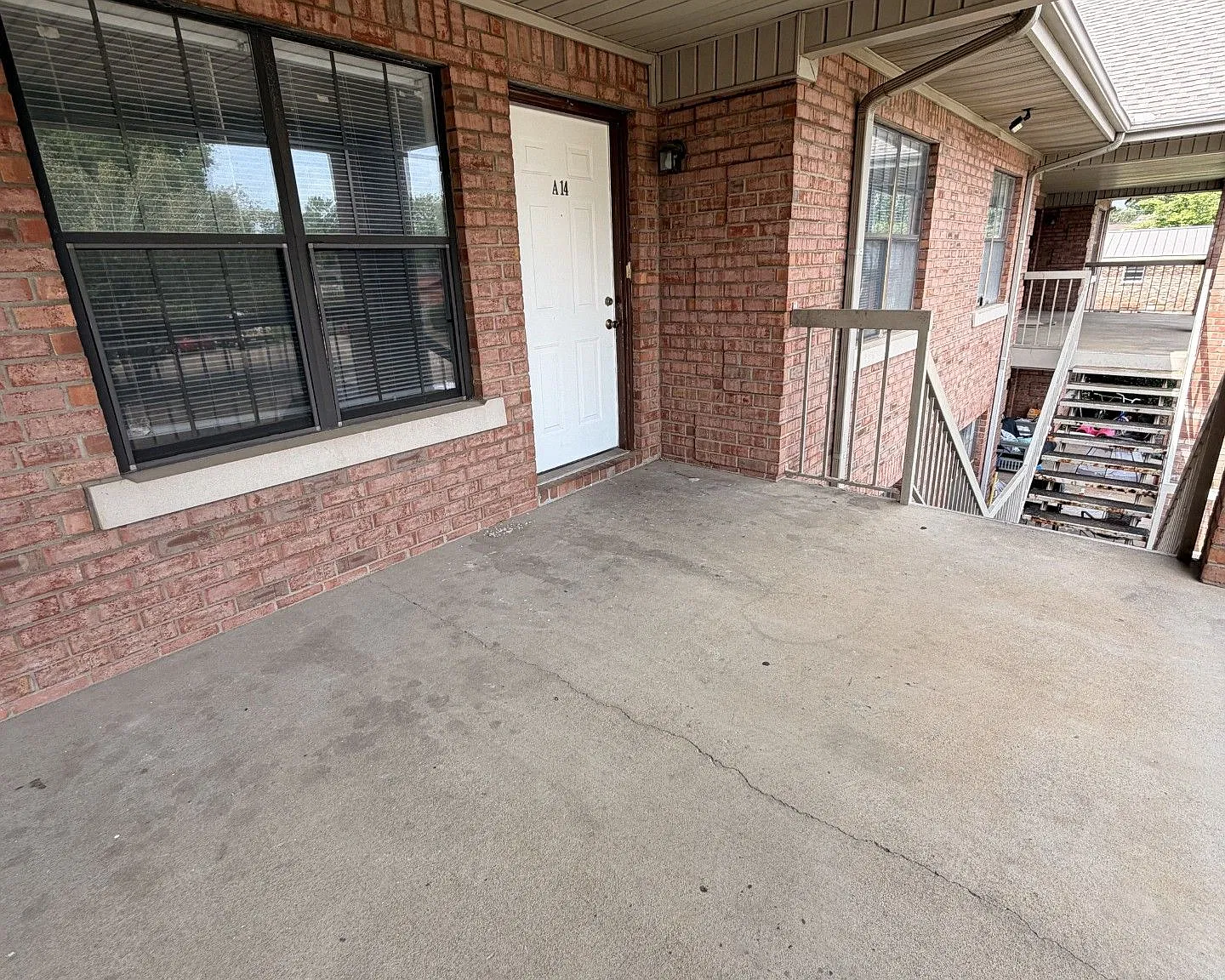 Brentwood Apartments — Photo 2