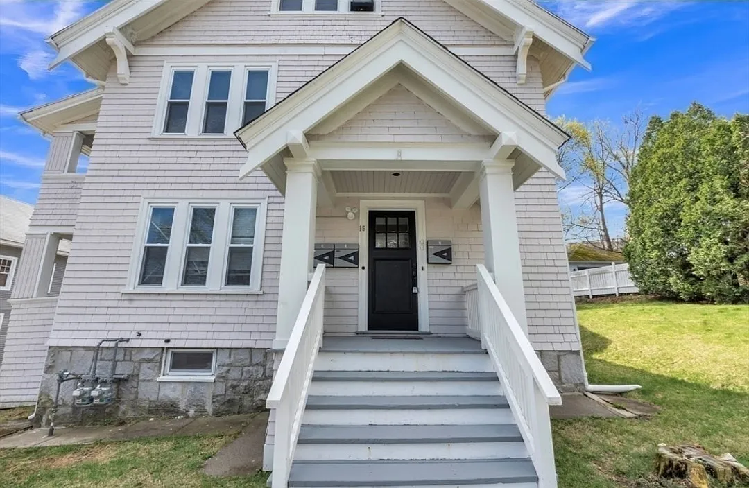 4 bed, 1.0 bath, 1300 sqft, $2,950 — Photo 2