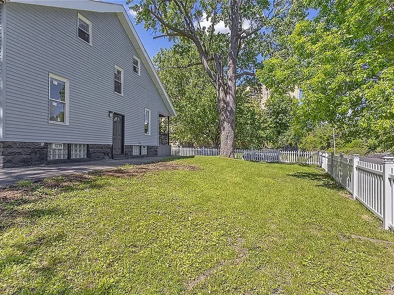 203 Maple St #ST1 — Photo 34