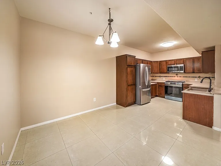 2291 W Horizon Ridge Pkwy #8144 — Photo 8