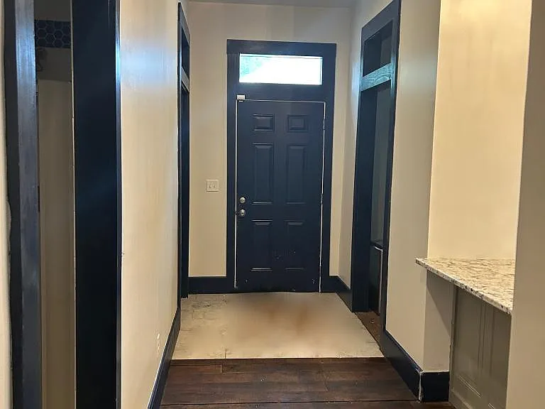 214 E Warren St — Photo 15