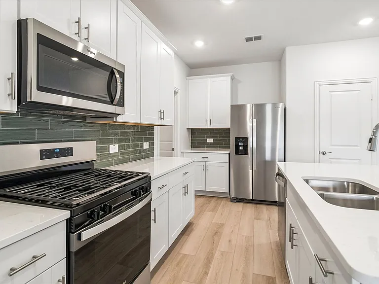 1404 Bridgestone Dr — Photo 10