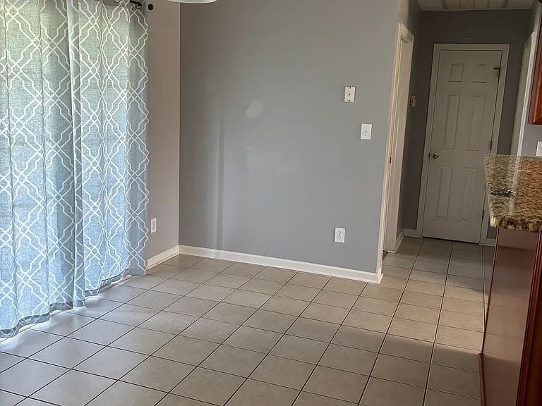 110 Meadowglade Ln — Photo 14