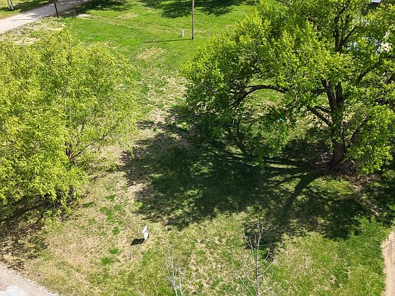 3rd image of 702 Washington Ave