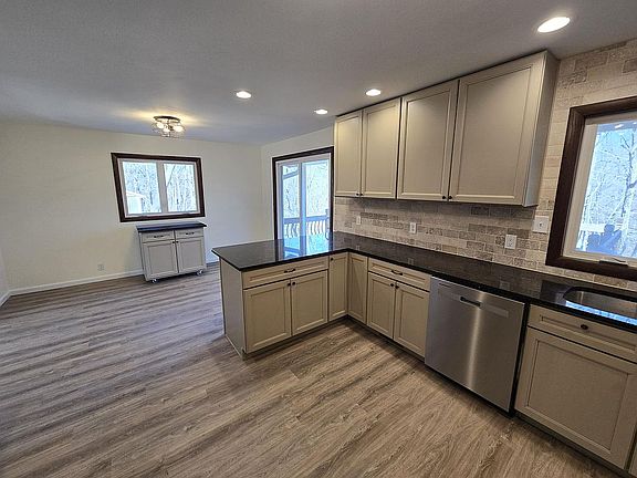 4th image of 2695 Timberlane Rd