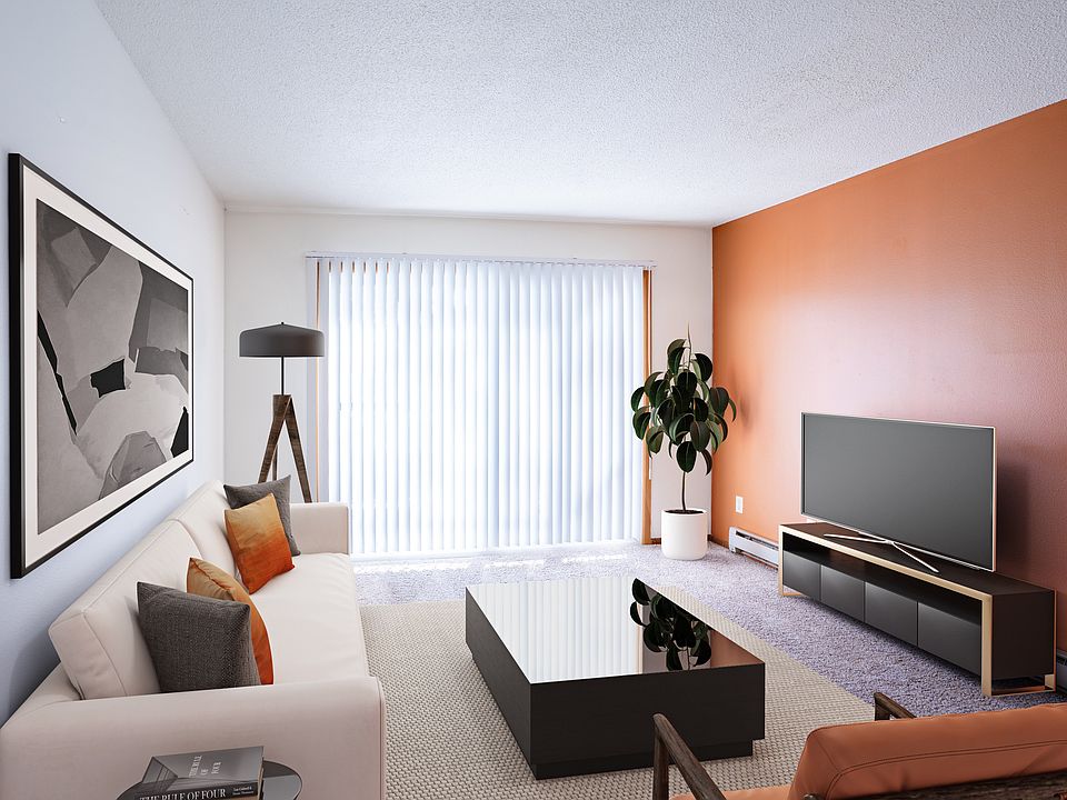 Fargo, ND Carr Apartments | 11A | Living