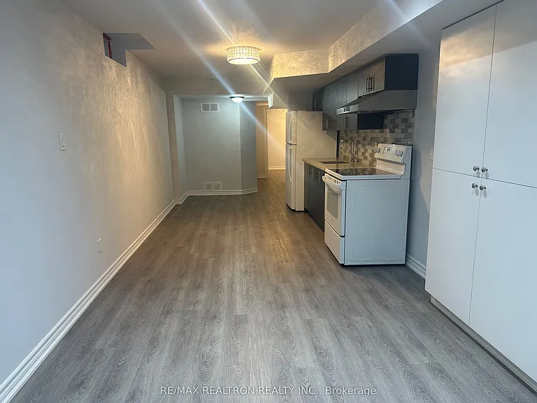 372 Mantle Ave #BASEMENT — Photo 4
