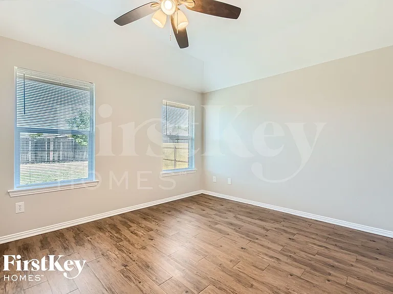 1825 Ridgecrest Dr — Photo 12