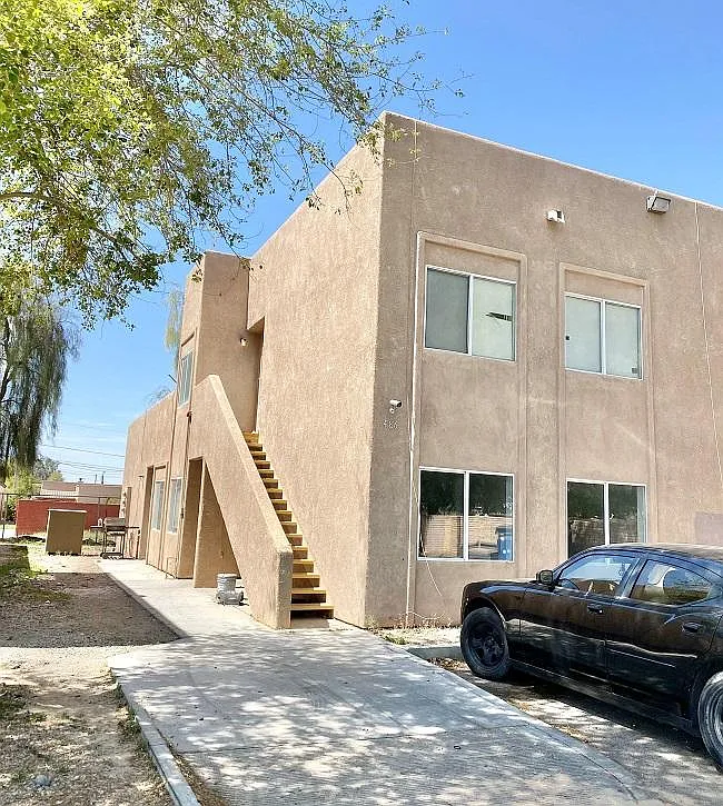 3 bed, 875 sqft, $895 — Photo 1