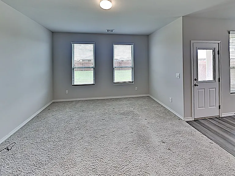 2516 Caden Ct — Photo 4