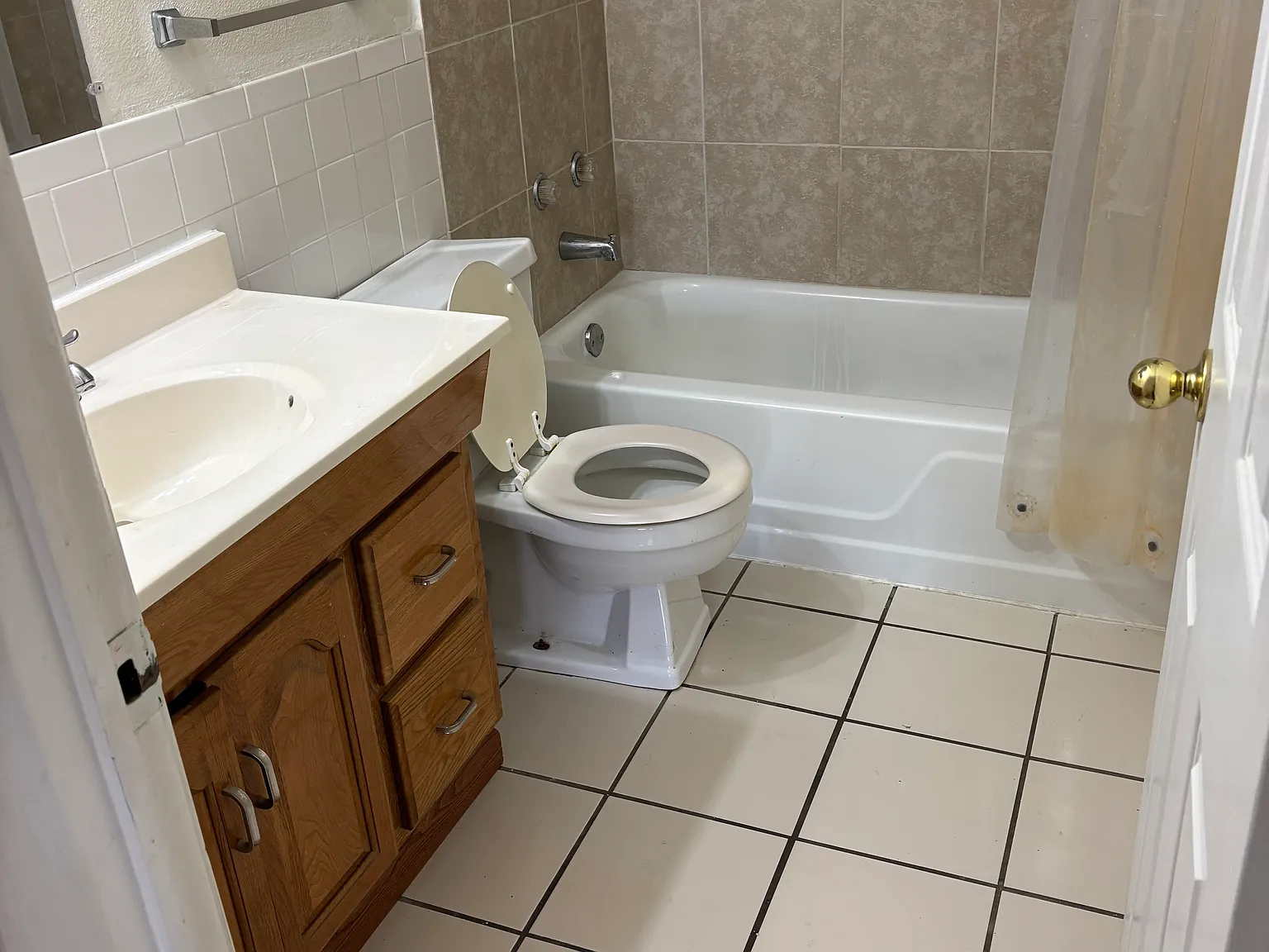 48 Cathcart Dr — Photo 3