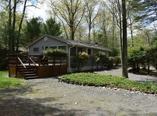 101 Sweetfern Ln, Dingmans Ferry, PA 18328