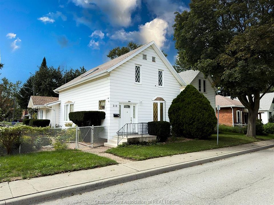 1st image of 210 Adelaide St S