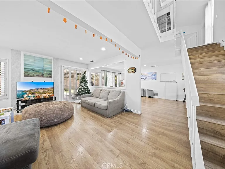 17612 Webster Ave — Photo 11