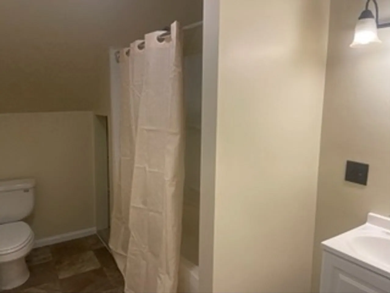 3 bed, 800 sqft, $1,550 — Photo 2