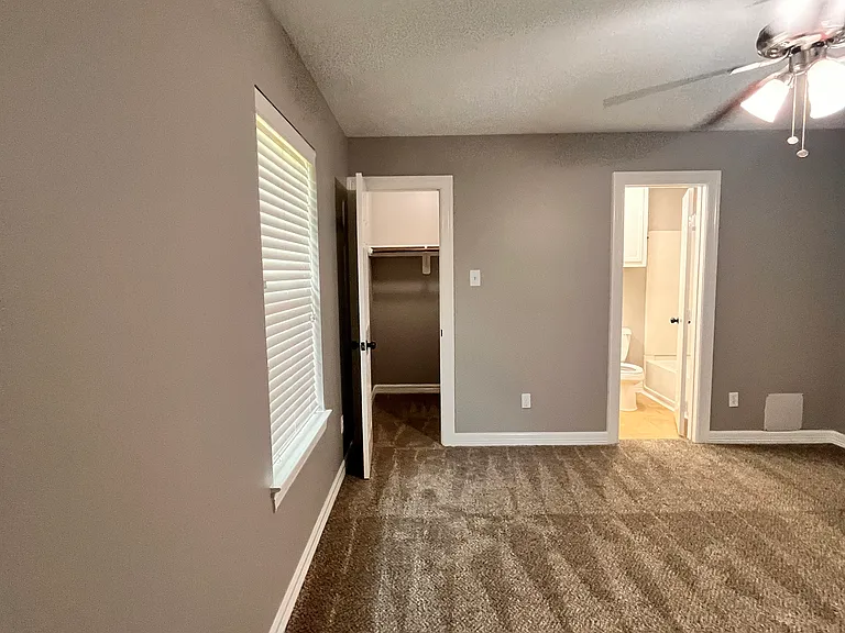 404 Charles St #A — Photo 9