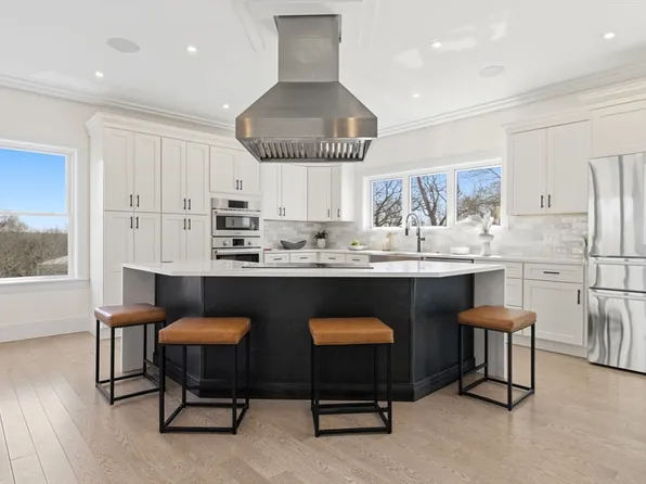 22 Mount Zion Rd, Melrose, MA 02176